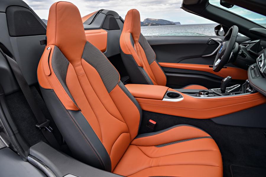 Интерьер BMW i8 Roadster (I15) 2018 года  (WW) (фото 86 из 198)